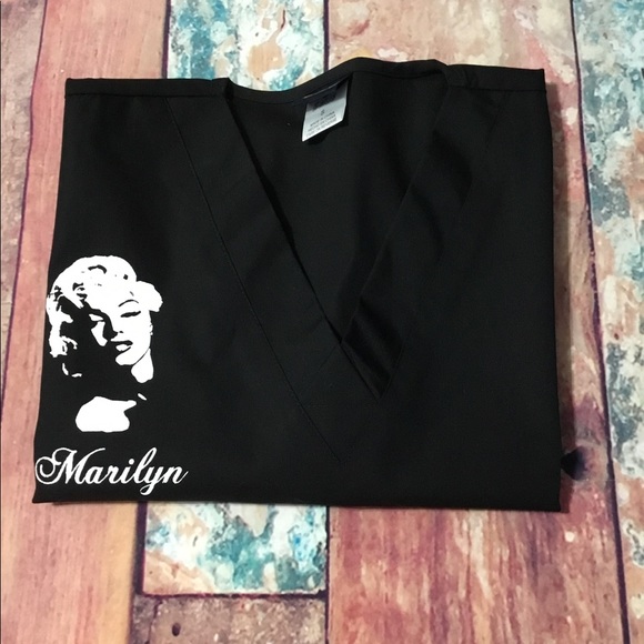 🌸SOLD🌸 Salus Marilyn Monroe Scrub Top - Picture 6 of 6